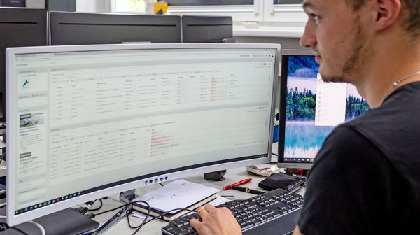Dienstleistungen-WartungSupport.jpg Software Wartung und Support