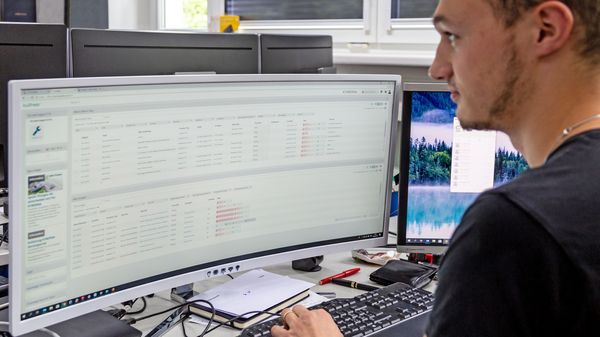 Dienstleistungen-WartungSupport.jpg Software Wartung und Support
