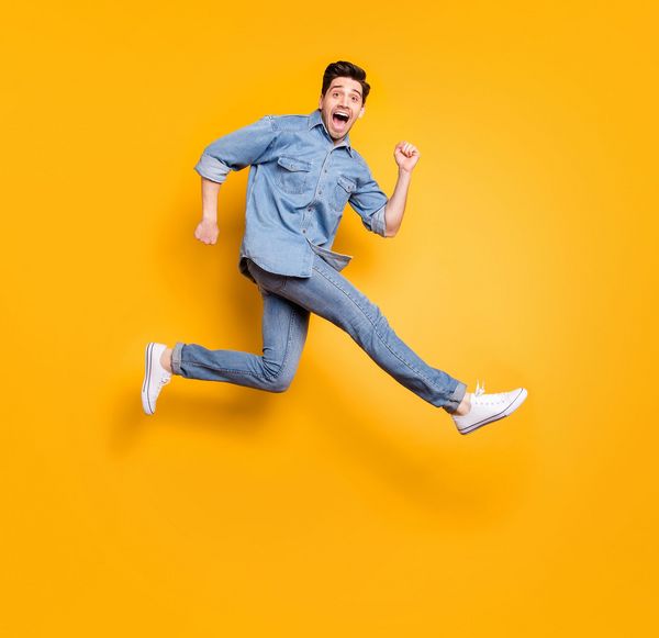 Dieser Mann freut sich über effiziente Prozesse Dieser Mann freut sich über effiziente Prozesse
