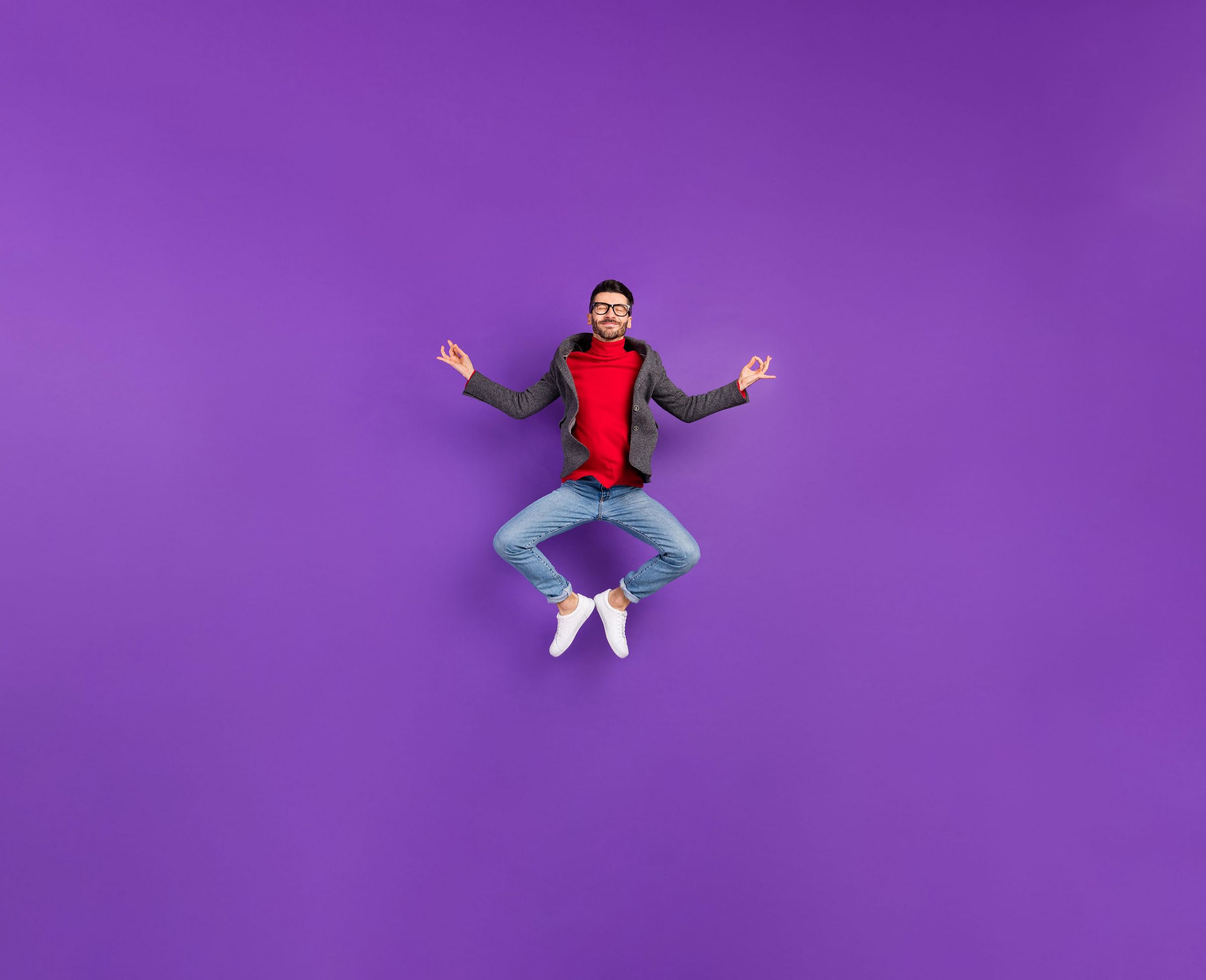 csm_KYBAG_happymaker_Mann_violetter_Hintergrund_b910101eb7_wide.jpg